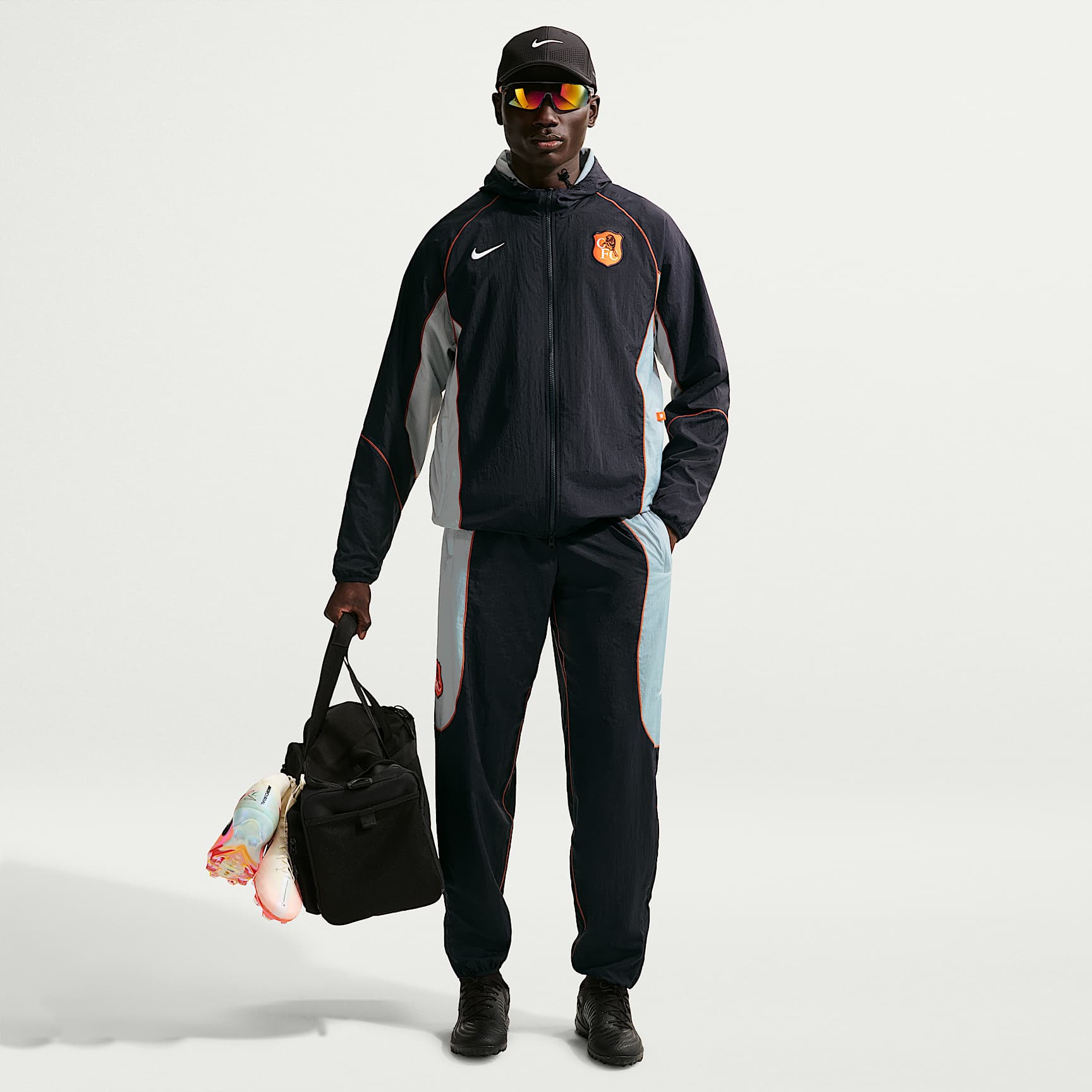 Chelsea FC Strike+ SE Men's Nike Soccer Repel Woven Pants. Nike.com
